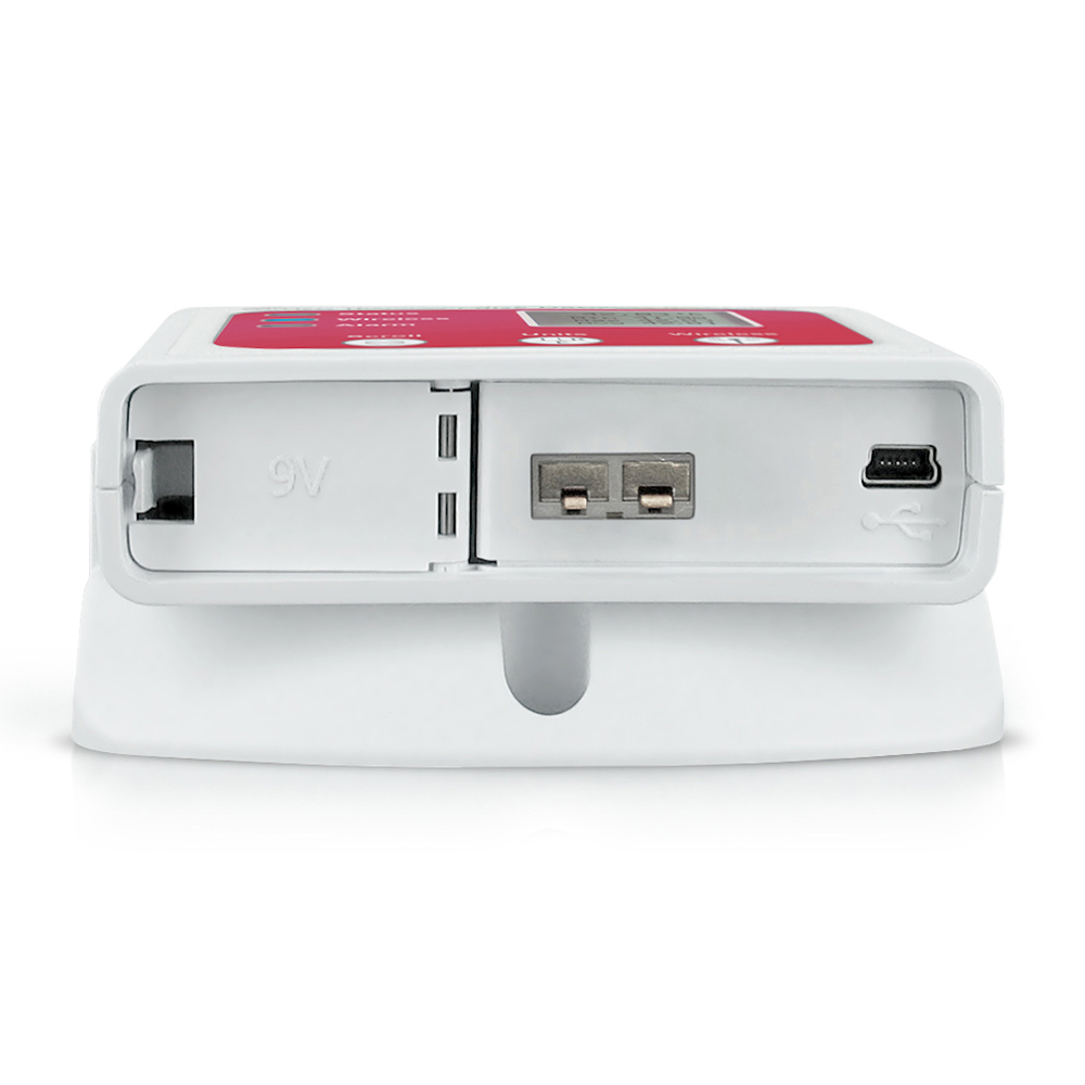 MadgeTech RFTCTemp2000A - 열전대 커넥터와 USB 접속부가 보이는 하단
