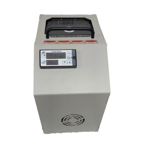 JRI Calib'Bath 건식 교정조 - LCD 표시부와 상단 삽입구가 보이는 본체 정면