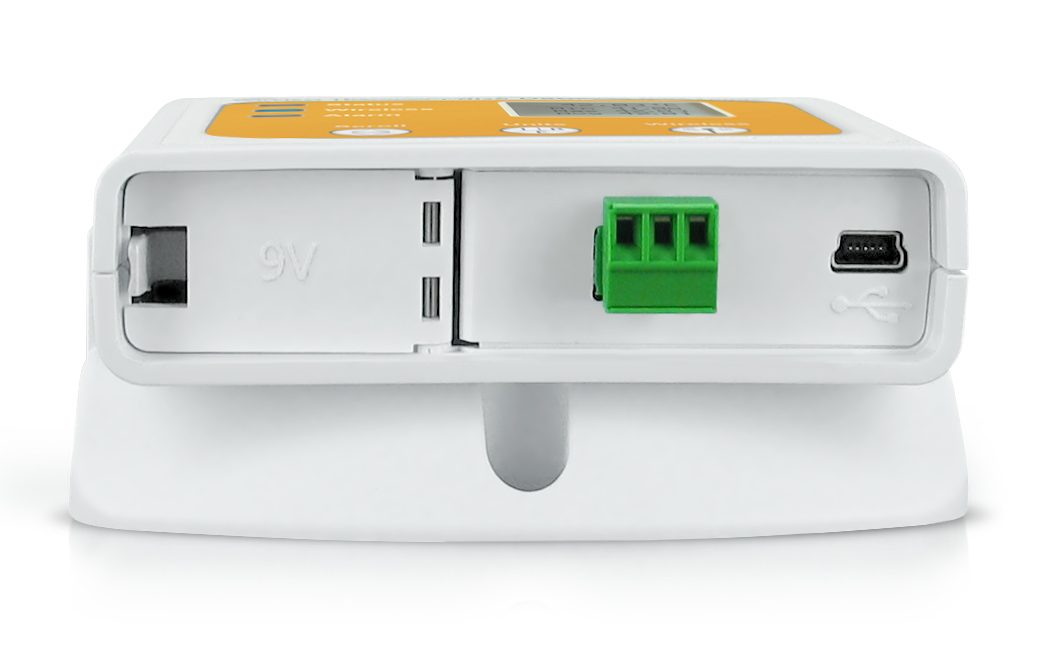 MadgeTech RFVolt2000A - 녹색 단자와 USB 접속부가 보이는 하단