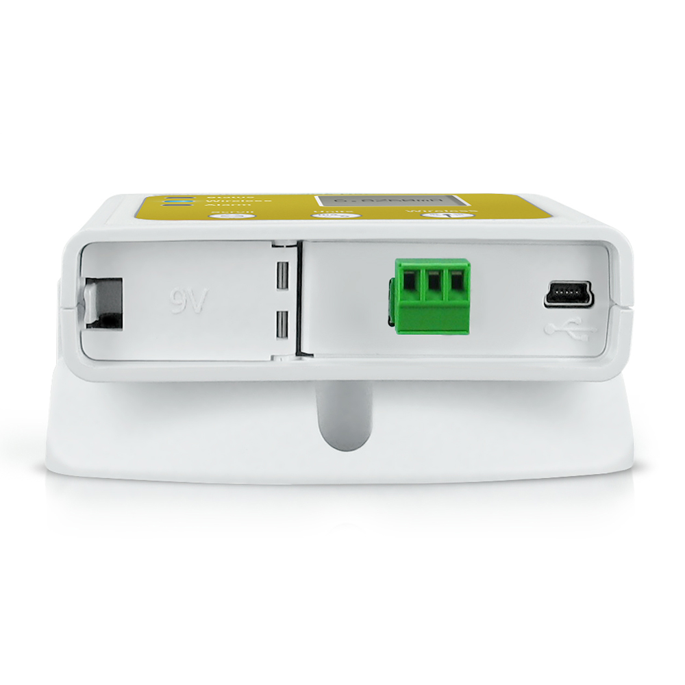 MadgeTech RFCurrent2000A - 녹색 단자와 USB 접속부가 보이는 하단