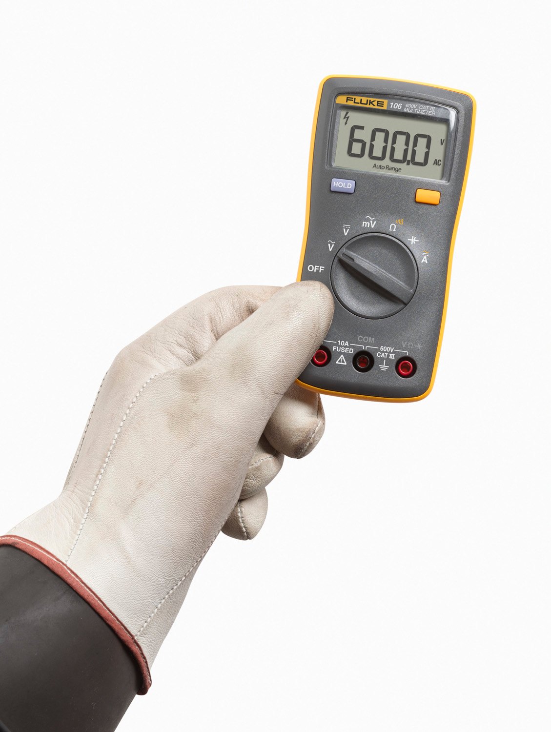 Fluke 106 ESP - 장갑 낀 손에 포켓 멀티미터를 든 모습