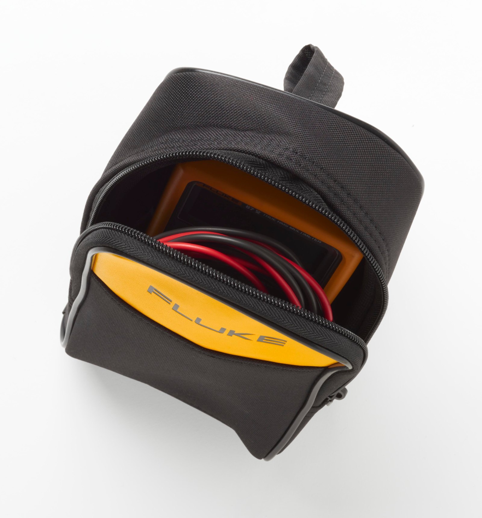 FLUKE C25 - 지퍼를 열어 내부 수납 공간이 보이는 모습
