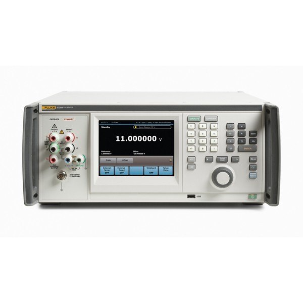 FLUKE CALIBRATION 5730A - 컬러 표시창과 키패드, 단자가 있는 교정기 전면부
