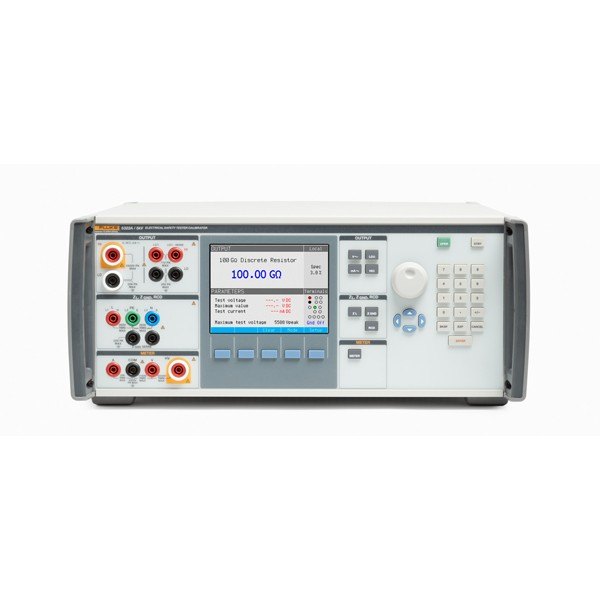 FLUKE CALIBRATION 5322A - 표시창과 단자가 있는 교정기 전면부