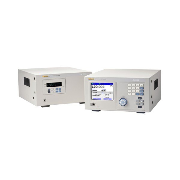 FLUKE CALIBRATION PPC4 - 압력 제어기와 모듈을 나란히 놓은 구성