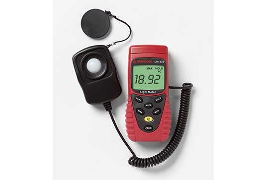 AMPROBE LM-120 - 표시창이 있는 조도계 본체와 코일 케이블 센서