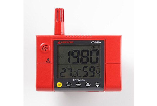 AMPROBE CO2-200 - 표시창과 센서가 보이는 벽걸이형 CO2 측정기
