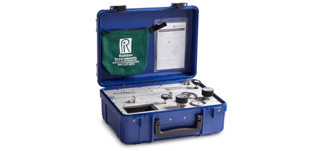 RALSTON INSTRUMENTS NPAK - 파란색 케이스에 담긴 휴대용 압력 교정기 외형