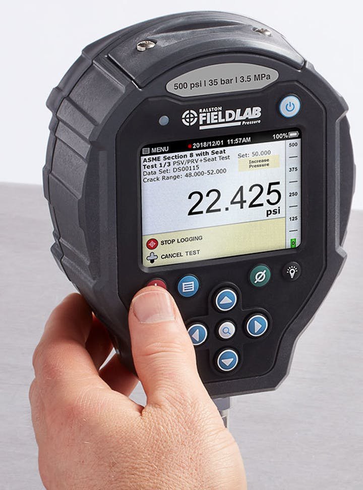 RALSTON INSTRUMENTS FieldLab - 손에 쥔 디지털 압력계의 표시창과 버튼