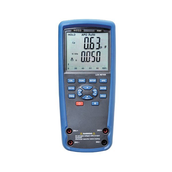 REED INSTRUMENTS R5001 - 표시창과 기능 버튼, 입력 단자가 보이는 본체 전면