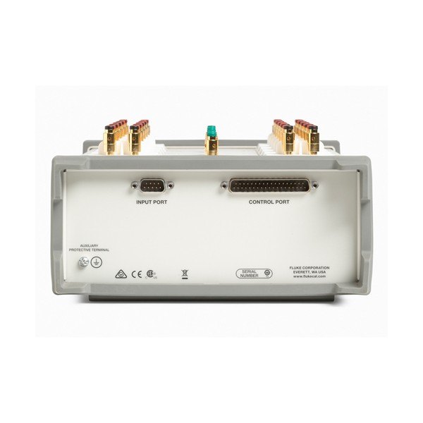 FLUKE CALIBRATION 1586-2588 - 후면의 입력 포트와 제어 포트 모습