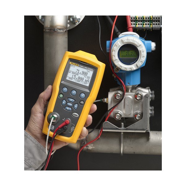 Fluke 719 Pro-300G - 압력 변환기에 교정기를 연결해 측정하는 현장 모습