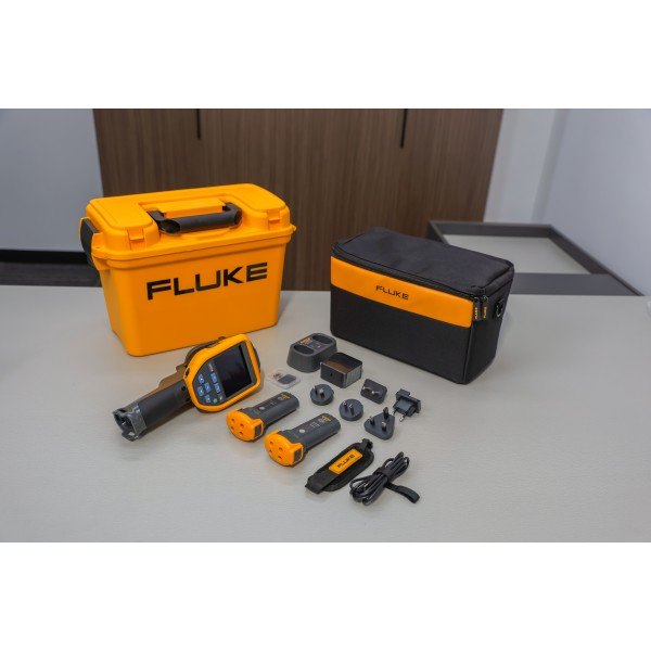 FLUKE TIS65 PRO - 열화상 카메라와 휴대용 케이스, 부속품이 놓인 구성