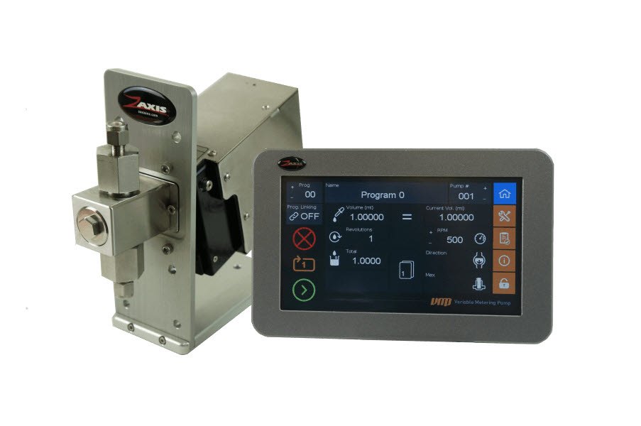 ZAXIS eVmP V-Series - 터치 디스플레이 컨트롤러와 연결된 계량 펌프