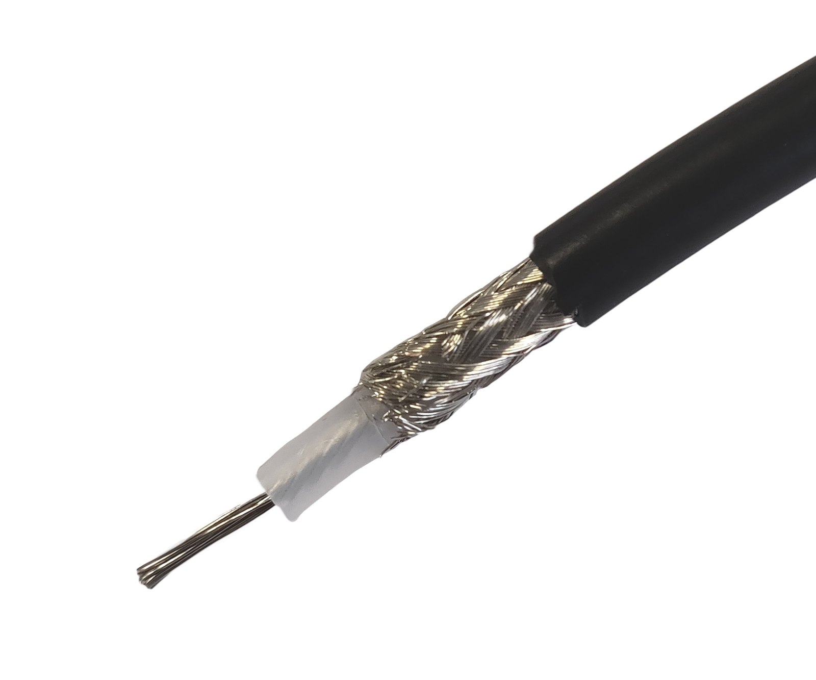 ELECTRO-PJP RG58-50Ω - 차폐층과 중심 도체가 드러난 검은색 동축 케이블