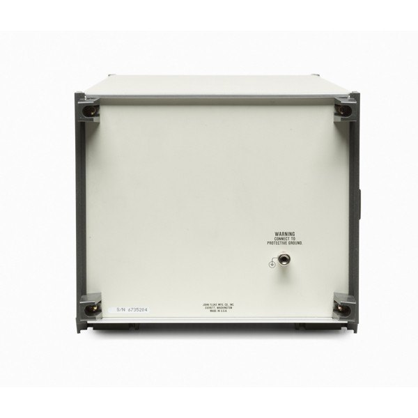 FLUKE CALIBRATION 752A - 금속 패널로 된 분배기 후면부