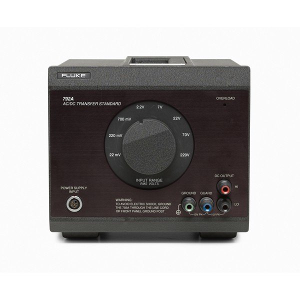 FLUKE CALIBRATION 792A - 입력 범위 다이얼과 출력 단자가 있는 전송표준기 전면부