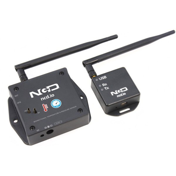 NCD PR49-24M - 센서 본체와 USB 무선 모뎀이 함께 놓인 모습