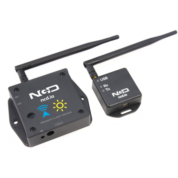 NCD PR49-24B - 센서 본체와 USB 무선 모뎀이 함께 놓인 모습