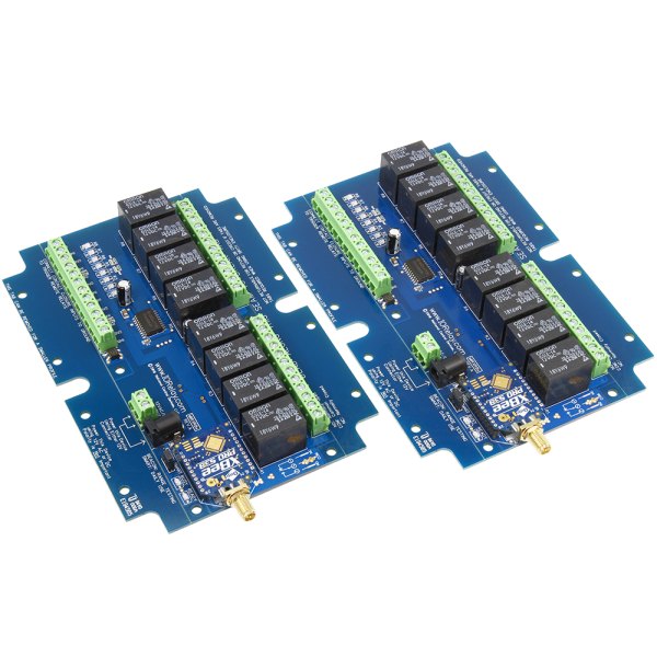 NCD MirXR8x_KIT - 안테나가 연결된 8채널 릴레이 보드 2개 모습