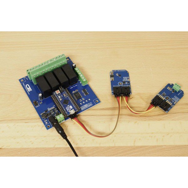 NCD Analog Devices AD5259 디지털 포텐쇼미터 1 채널 256- 위치 I2C 미니 모듈 - 릴레이 컨트롤러에 모듈들을 케이블로 연결한 모습