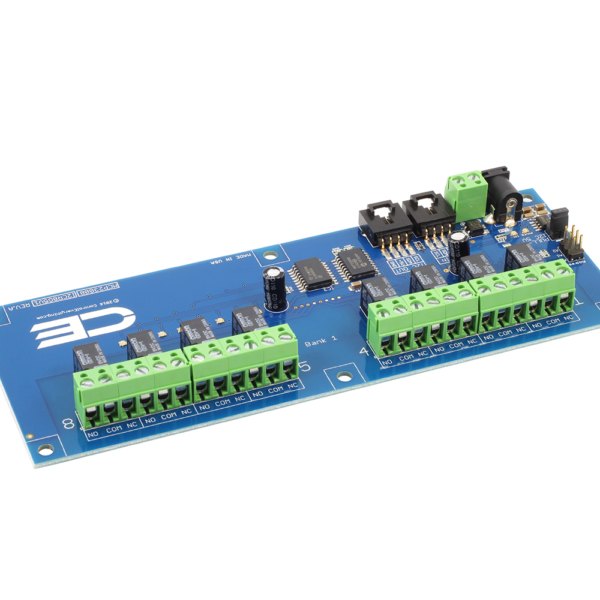 NCD I2C 인터페이스가있는 8 채널 1A SPDT 신호 릴레이 컨트롤러 - 양쪽 단자대와 전원 잭이 보이는 릴레이 컨트롤러