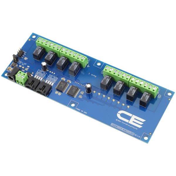 NCD I2C 인터페이스가있는 8 채널 1A SPDT 신호 릴레이 컨트롤러 - 릴레이와 단자대를 위에서 본 길쭉한 컨트롤러 기판