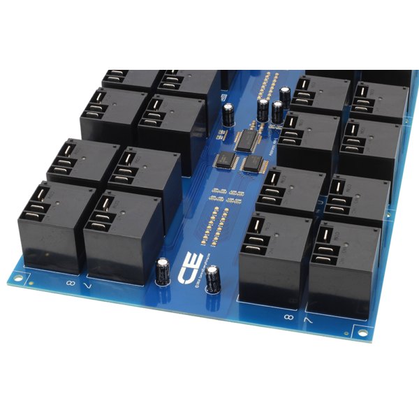 NCD I2C 인터페이스가있는 32 채널 고전력 릴레이 컨트롤러 - 대형 릴레이 사이 중앙부를 확대한 컨트롤러 기판