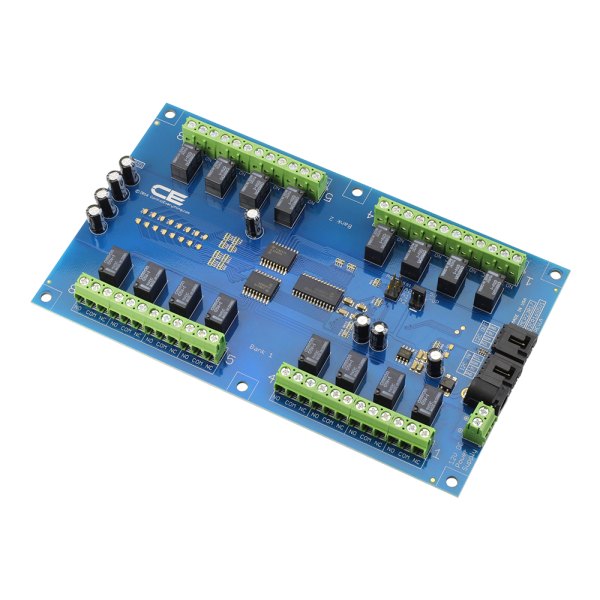 NCD I2C 인터페이스가있는 16 채널 1A SPDT 신호 릴레이 컨트롤러 - 릴레이와 양쪽 단자대가 보이는 기판 상면