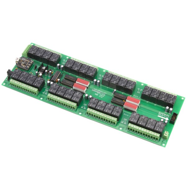 NCD ZADSR325PROXR - 릴레이 32개가 실장된 릴레이 보드를 비스듬히 본 모습