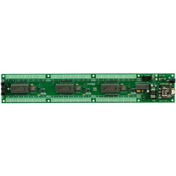 NCD ZAD1248ProXR - 칩과 입력 단자가 일렬로 배치된 긴 변환기 기판