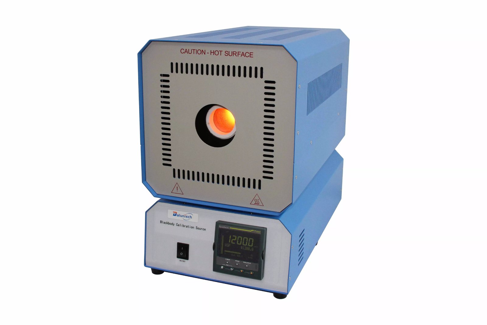 Baluntech BL678A - 가열된 개구부가 보이는 고온 흑체로 사선 모습