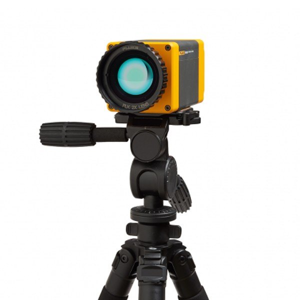 FLUKE FPI-2X-LENS - 삼각대에 올린 적외선 카메라에 망원 렌즈를 장착한 모습
