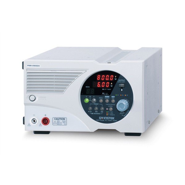 GWINSTEK PSB-2000 - LED 표시창과 다이얼, 출력 단자가 있는 전원공급기 사선 모습