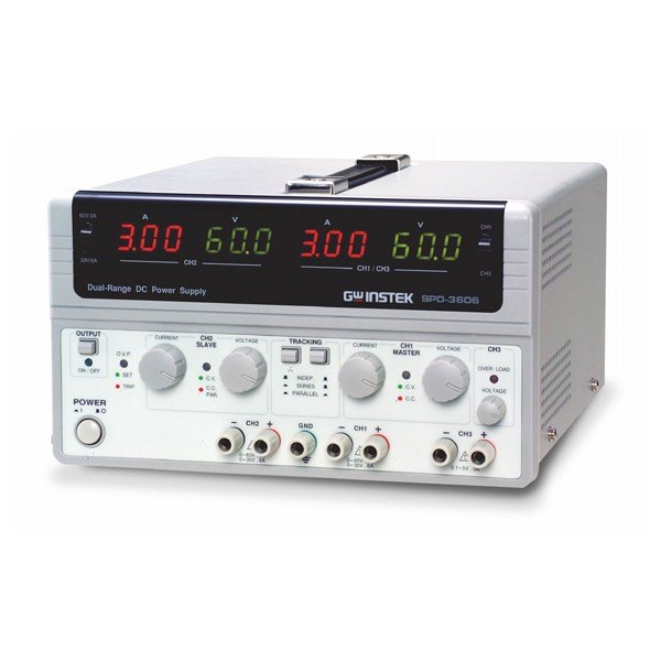 GWINSTEK SPD-3606 - LED 표시창과 조절 노브가 있는 다채널 전원공급기 사선 모습