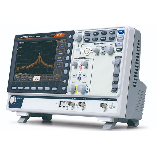 GWINSTEK MDO-2000A 시리즈 - 스펙트럼 화면과 조작 노브가 있는 오실로스코프 사선 모습
