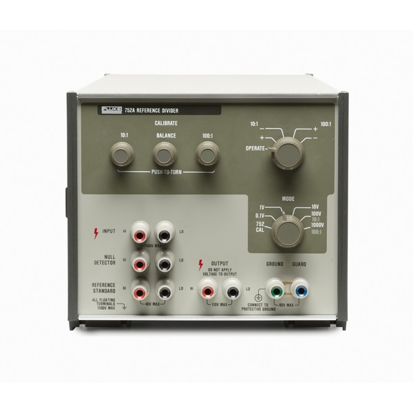 Fluke Calibration 752A 기준 분배기